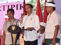 Ada Durian & Jengkol di Balik Bagi-Bagi Lahan ala Jokowi