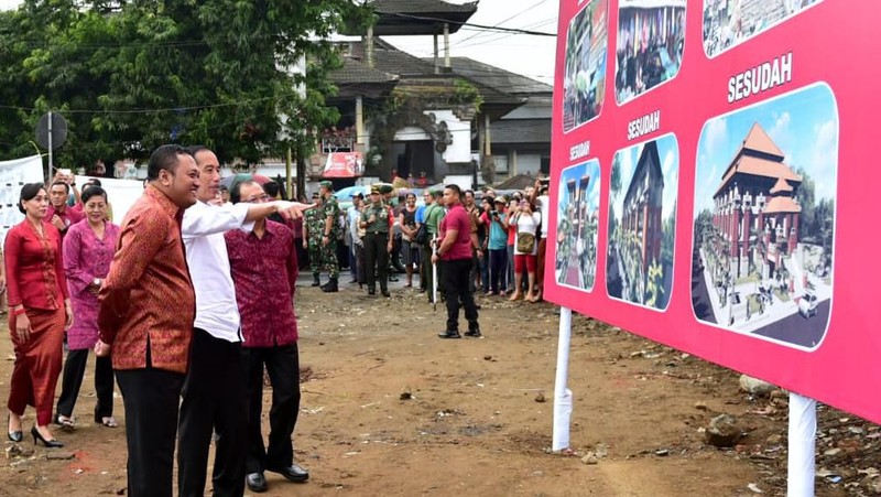 Menurut Kepala Negara, anggaran yang digunakan untuk revitalisasi Pasar Sukawati berasal dari APBN sebesar Rp89 miliar dan dari APBD sebesar Rp3,9 miliar.