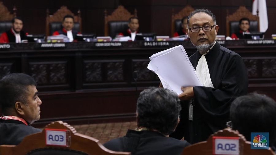 Tim hukum capres-cawapres Prabowo Subianto-Sandiaga Uno Bambang Widjojanto mengungkapkan semua dugaan kecurangan pada Pilpres 2019.