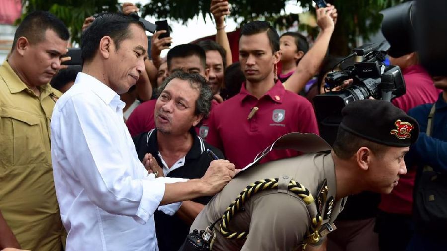Jokowi mengawali kunjungan kerja ke Bali dengan meninjau Pasar Sukawati di Kabupaten Gianyar, Bali pada Jumat (14/6/2019).