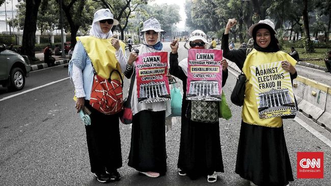 Zikir dan Doa Bergema di Aksi Damai Kawal Sidang MK