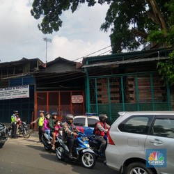 Alert! Anies Wajibkan Uji Emisi Mobil & Motor di Atas 3 Tahun