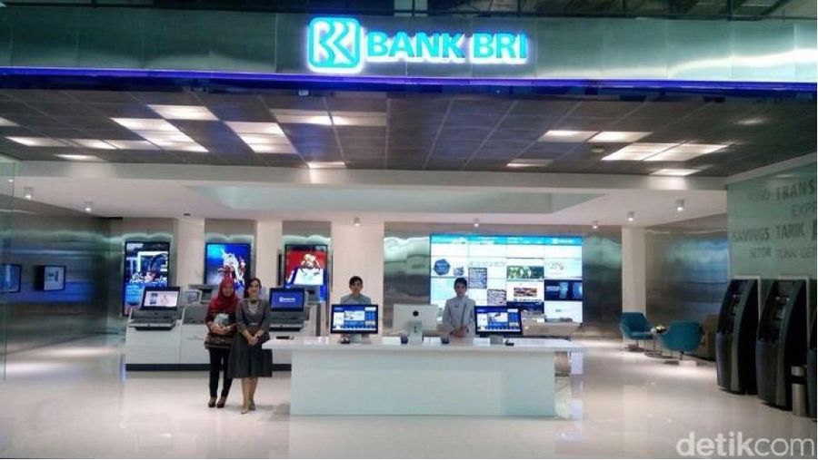 PT Bank Rakyat Indonesia (Persero) Tbk mengaku mengalami berbagai lonjakan transaksi perbankan pasca libur Lebaran 1440 H.