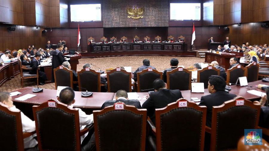 Sidang gugatan Perselisihan Hasil Pemilihan Umum Presiden 2019 telah digelar di Mahkamah Konstitusi (MK), Jakarta, Jumat (15/6/2019).