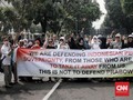 Massa Makin Dekati Gedung MK, Aparat Mulai Bersiaga