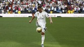 Eden Hazard unjuk kebolehan di lapangan Santiago Bernabeu. Sejumlah pengamat dan mantan pemain menilai kepergian Hazard merupakan kerugian besar Chelsea. (REUTERS/Sergio Perez)