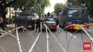 Sidang Perdana MK, Belasan Kendaraan Taktis Aparat Disiagakan