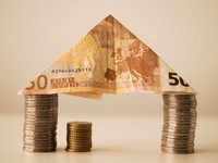 ECB Belum Akan Pangkas Suku Bunga, Euro Balik Tekan Dolar