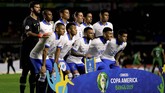 Timnas Brasil mengenakan kostum kedua ketika berhadapan dengan Bolivia pada laga pembuka Copa America 2019. (REUTERS/Ueslei Marcelino)