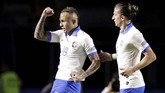 Selain Coutinho, Everton juga mendaftarkan diri sebagai pencetak gol Brasil di laga pembuka Copa America 2019 melawan Bolivia. Aksi individu penyerang 23 tahun itu berujung dengan gol yang cukup apik pada menit ke-85. (REUTERS/Henry Romero)