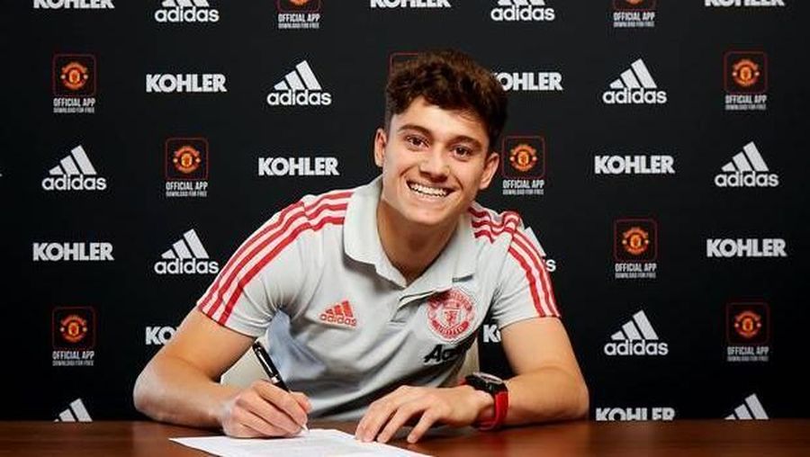 Daniel James, bocah berumur 21 tahun ini resmi menjadi pemain Manchester United.