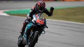 Fabio Quartararo merayakan pole di MotoGP Catalunya 2019. Ini adalah kali kedua pebalap asal Prancis itu merebut pole musim ini setelah di MotoGP Spanyol. (LLUIS GENE / AFP)