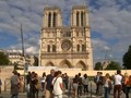 VIDEO: Kebaktian Pertama di Notre-Dame 'Dilindungi' Helm
