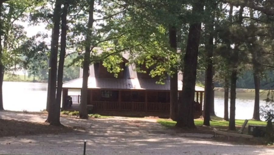 Kini para fans Avengers dapat merasakan tempat tinggal Tony Stark pada film Avengers:Endgame yang kini disewakan di aplikasi Airbnb.