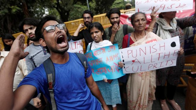 Gaji Minim dan Kerap Dianiaya, Ratusan Ribu Dokter India Demo