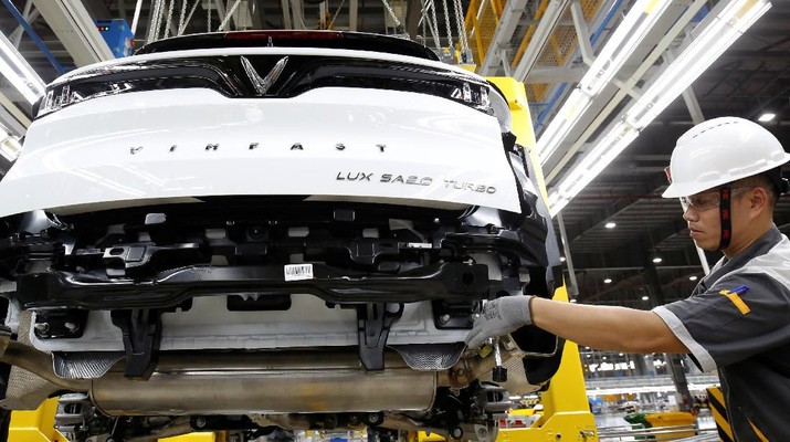 A man works at an assembly line of Vinfast Auto factory in Hai Phong city, Vietnam, June 14, 2019. REUTERS/Kham