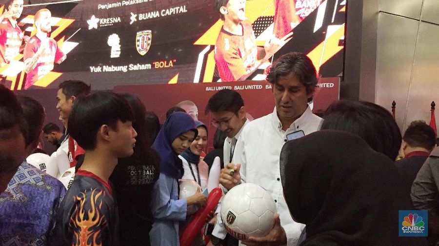 Bali United resmi menjadi emiten di Bursa Efek Indonesia.