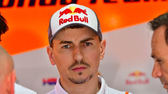 Motor Mental ke Atas Tumpukan Ban, Lorenzo Sempat Takut