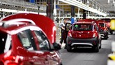 Meski LUX A2.0 dan LUX SA2.0 sudah muncul ke hadapan publik global, namun Fadil yang pertama diproduksi massal dan diluncurkan lebih dulu untuk pasar lokal Vietnam. (Manan VATSYAYANA /AFP)