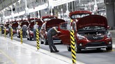 Perdana Menteri Vietnam Nguyen Xuan Phuc berharap kendaraan itu bisa membantu Vietnam membangkitkan industri otomotif lokal, yang mampu bersaing dengan merek mobil Jepang dan Jerman. (REUTERS/Kham)
