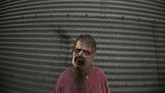 Kisah 'The Walking Dead' bermula dari seorang polisi bernama Rick Grimes yang terbangun dari koma dan mendapati dunianya dipenuhi zombie.