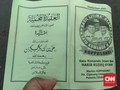 Relawan Bagikan Buku Panduan Zikir Bergambar Prabowo ke Massa