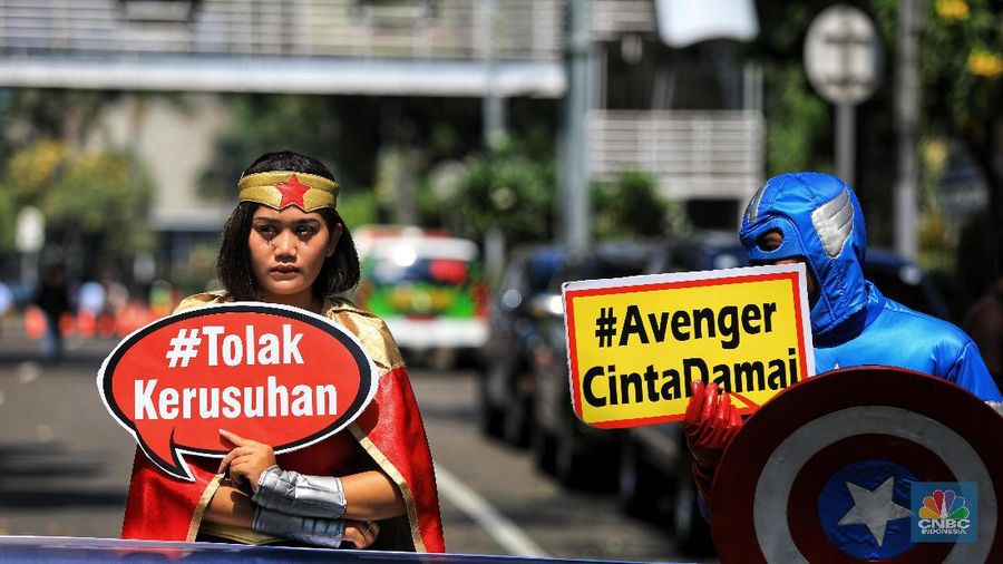 Mereka yang tergabung dalam Koalisi Indonesia Rukun berdemo untuk menolak kerusuhan.