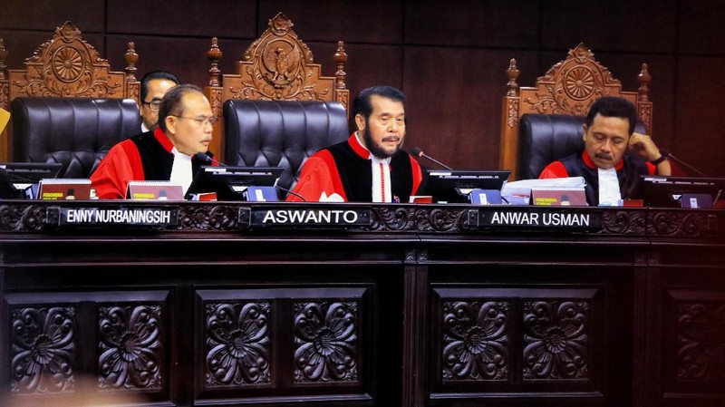Sidang tersebut beragendakan mendengarkan jawaban termohon, pihak terkait dan Bawaslu.