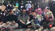 VIDEO: Lantunan doa dari Massa untuk Sidang MK