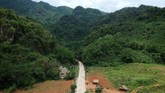 Tham Luang Nang Non adalah sebuah kompleks gua karst di bawah Doi Nang Non, pegunungan di perbatasan antara Thailand dan Myanmar.