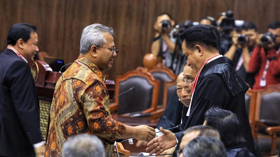 Sidang tersebut beragendakan mendengarkan jawaban termohon, pihak terkait dan Bawaslu.