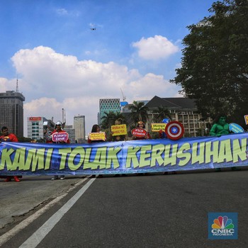 Saat Avengers Turun Gunung Demi Aksi Damai Sidang Pilpres MK