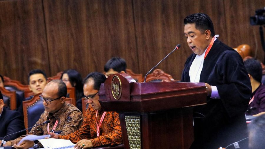 Sidang tersebut beragendakan mendengarkan jawaban termohon, pihak terkait dan Bawaslu.