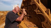 Detail menjadi hal mutlak untuk karya luar biasa ini. (REUTERS/Yves Herman)