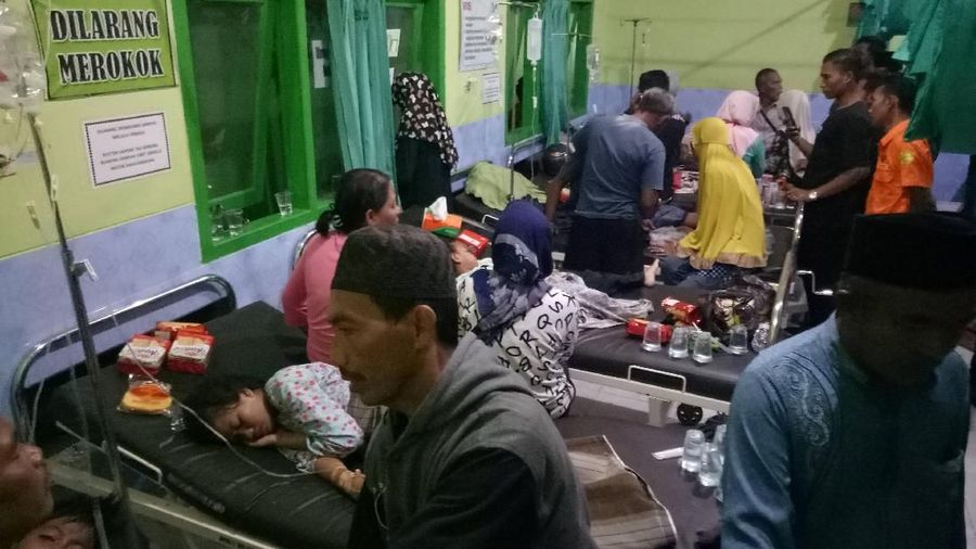 Tim penyelamat menemukan sedikitnya 19 mayat, termasuk empat anak.