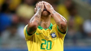 FOTO: Gol-gol Dianulir, Brasil Tergelincir di Copa America