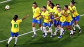 Dengan usia 33 tahun, Marta diharapkan bisa memimpin Brasil saat turnamen Piala Dunia memasuki fase knock-out. (REUTERS/Bernadett Szabo)