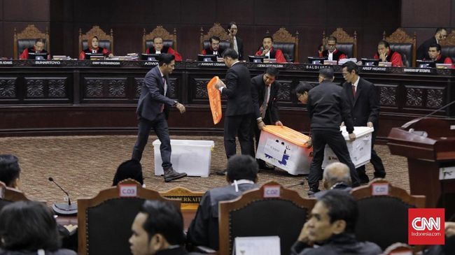 Tim Prabowo Masih Proses Bukti Meski Lewat Pukul 12.00 WIB