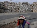 FOTO : Tumpukan Sampah Impor di Mojokerto