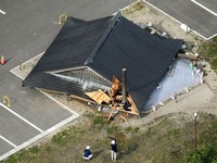 Gempa M 6,8 Hantam Jepang, Rumah Hancur, Jalanan Retak