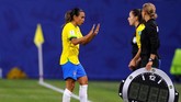 Marta jadi satu-satunya pemain yang bisa mencetak gol di lima edisi Piala Dunia. (REUTERS/Phil Noble)