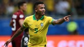 Gabriel Jesus juga sempat memasukkan bola ke gawang Venezuela. Tetapi angka di papan skor tidak berubah karena wasit menganggap Roberto Firmino yang memberi umpan ke Jesus berada pada posisi offside. (REUTERS/Rodolfo Buhrer)
