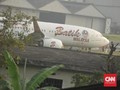 Malindo Air Tergelincir, Bandara Husein Sastranegara Ditutup