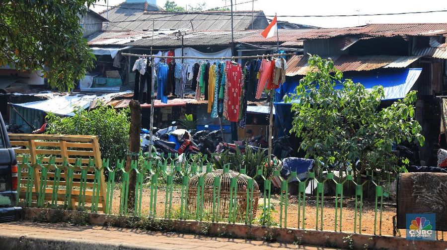 Fungsi taman yang seharusnya dipakai untuk berkumpul dan bermain anak-anak terlihat sangat minim pemakaianya.