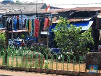 Taman Pintu Air Manggarai Jadi Lokasi Parkir Liar & Jemuran