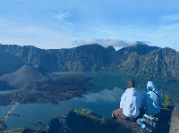 Apakah Riya, Bila Unggah Foto Liburan & Makanan di Medsos?