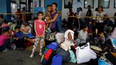 Ratusan ribu perempuan Venezuela kini terpaksa merantau ke negara tetangga bahkan hingga negeri seberang untuk menghindari krisis. (REUTERS/Carlos Garcia Rawlins)
