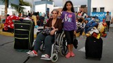 Akan tetapi, kehidupan di negara tetangga seperti Peru dan Kolombia juga tidak terlalu ramah bagi para pengungsi perempuan asal Venezuela. Tak sedikit dari mereka menjadi korban penipuan dan bahkan terjerumus dalam prostitusi. (REUTERS/Carlos Garcia Rawlins)