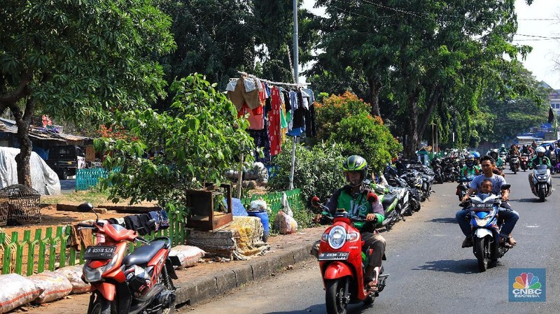Fungsi taman yang seharusnya dipakai untuk berkumpul dan bermain anak-anak terlihat sangat minim pemakaianya.
