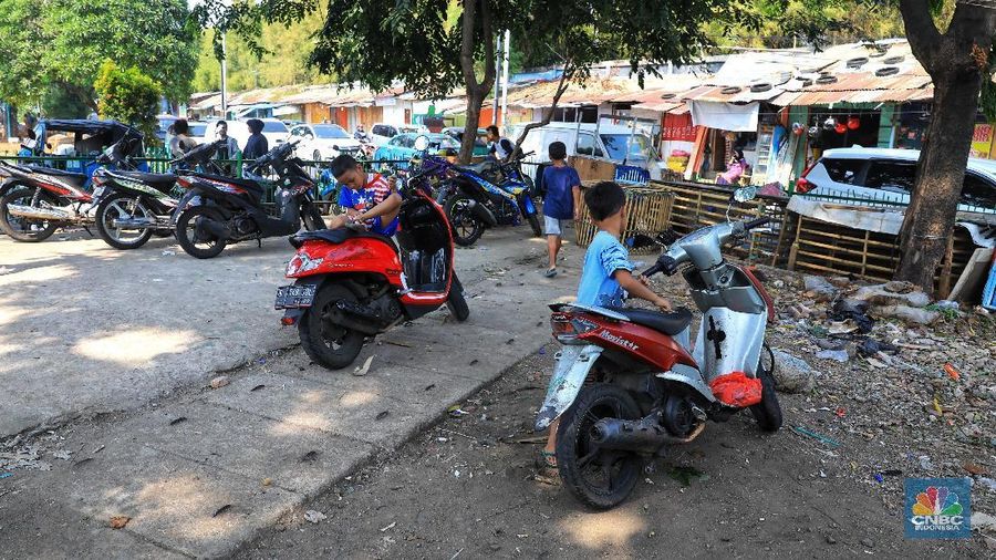 Fungsi taman yang seharusnya dipakai untuk berkumpul dan bermain anak-anak terlihat sangat minim pemakaianya.